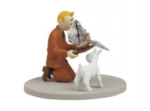 TINTIN HOLDING THE UNICORN BOX
