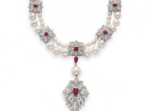 Elizabeth Taylor La-Peregrina-Pearl