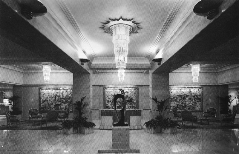 1930s Chandeliers from Adelphi Plaza Hotel London Highlight the Largest