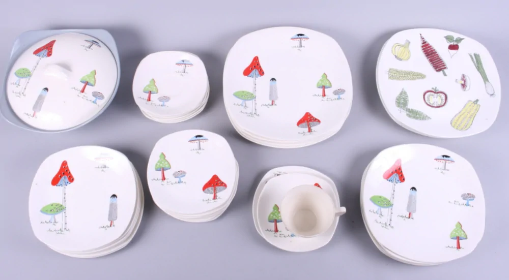 A Jessie Tait Midwinter Toadstool part service thirty-five pieces