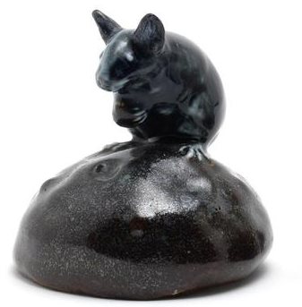 tinworth Mouse on a Bun blue glaze