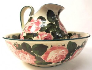 A Wemyss cabbage Roses ewer and basin