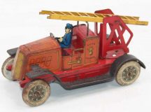 A French Unis tinplate clockwork Auto Pompe Fire Engine. Sold for £55 at Lacy Scott and Knight, December 2021.