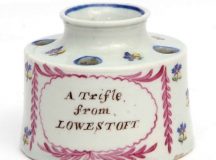 Rare Lowestoft Porcelain inkwell circa 1790