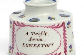 Rare Lowestoft Porcelain inkwell circa 1790