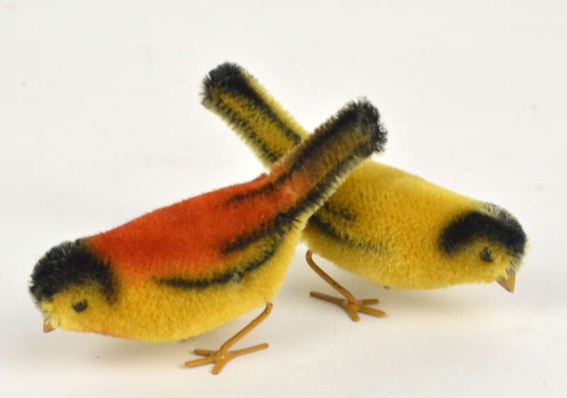 two Schuco pick pick birds