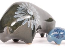 Elizabeth Skipworth Lotus Studio Pottery dark green bull and smaller blue bull