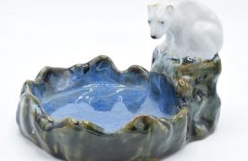 Royal Doulton stoneware soap dish bibelot of a polar bear by the side of a pond