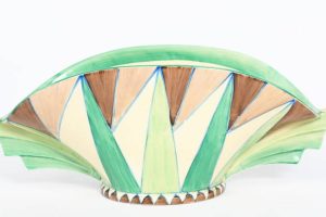 Killarney a Clarice Cliff Bizarre Daffodil bowl, shape no 450 painted in shades of brown and green outlined in blue
