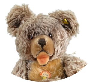 Steiff Zotty showing open mouth and peach bib