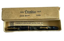 Vintage Boxed Marbled Conway Stewart Dinkie 550 Fountain Pen