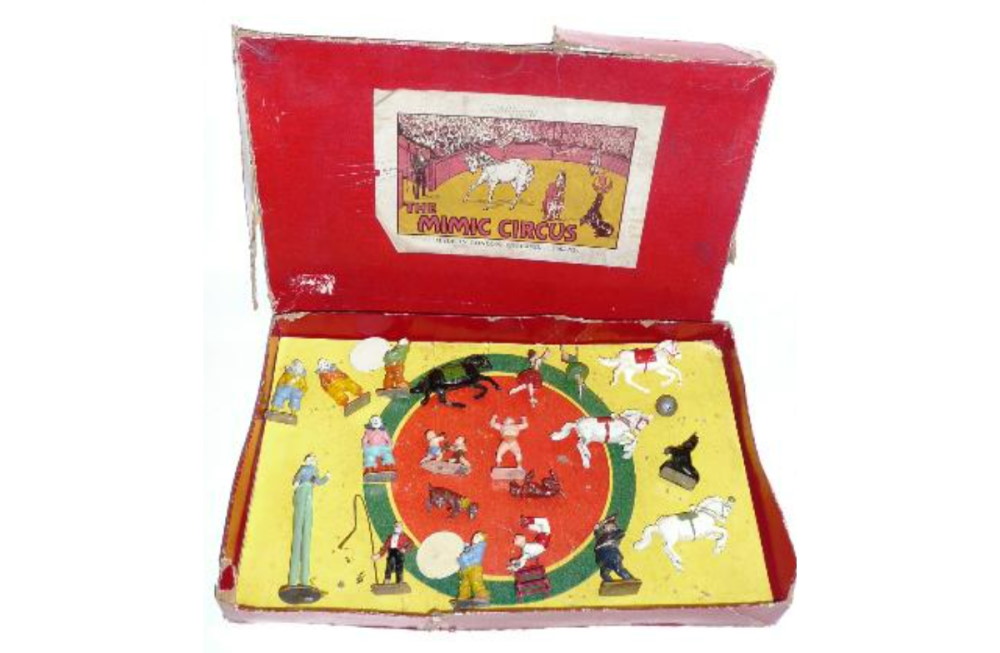 A Rare Boxed Charbens 1924 Lead Circus Set numbered 26022 24